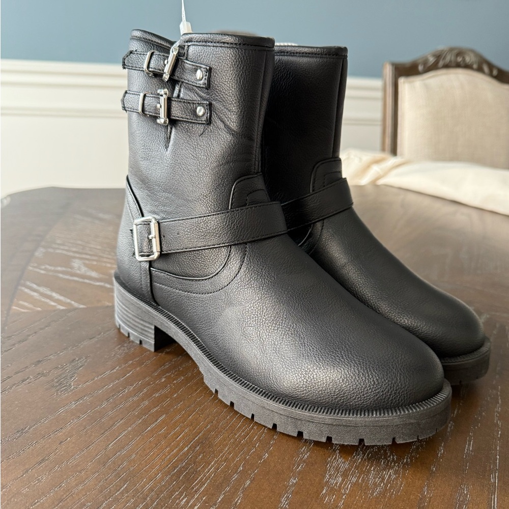 Women’s black boots